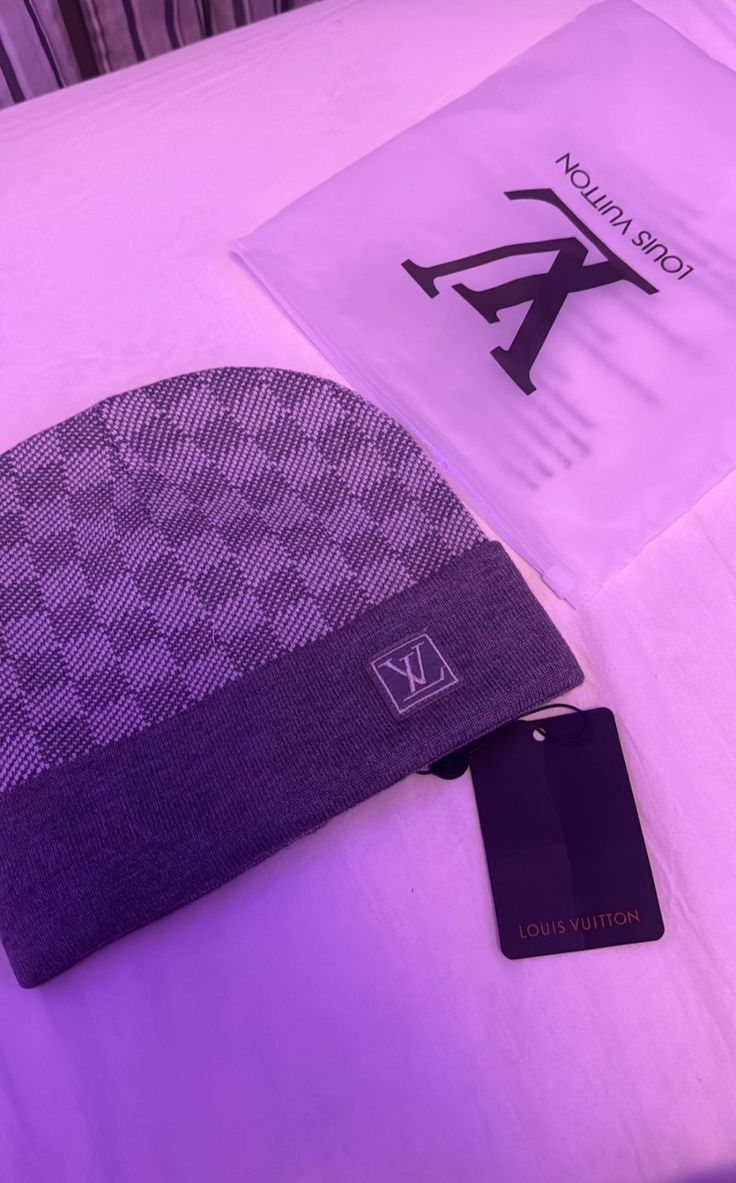 Bonnet Lou!s Vu!ttons Gris
